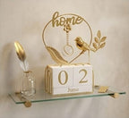 Timeless Golden Cube Calendar Decor